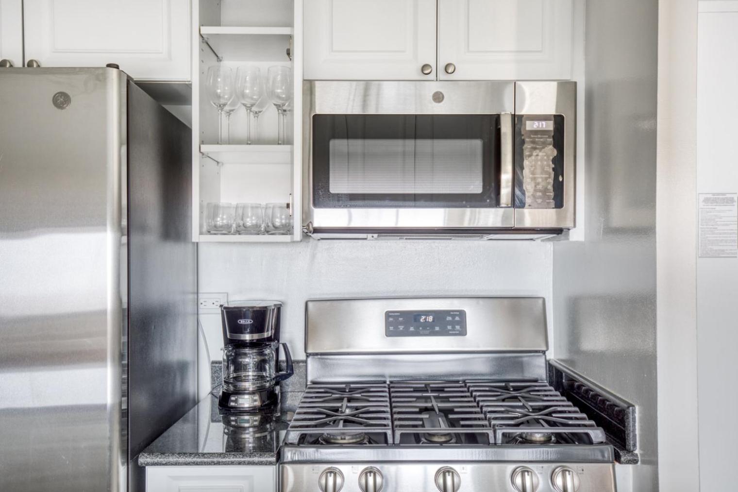 Ues 1br W Gym Pool Doorman Elevator Nr Park Nyc-622 Apartment