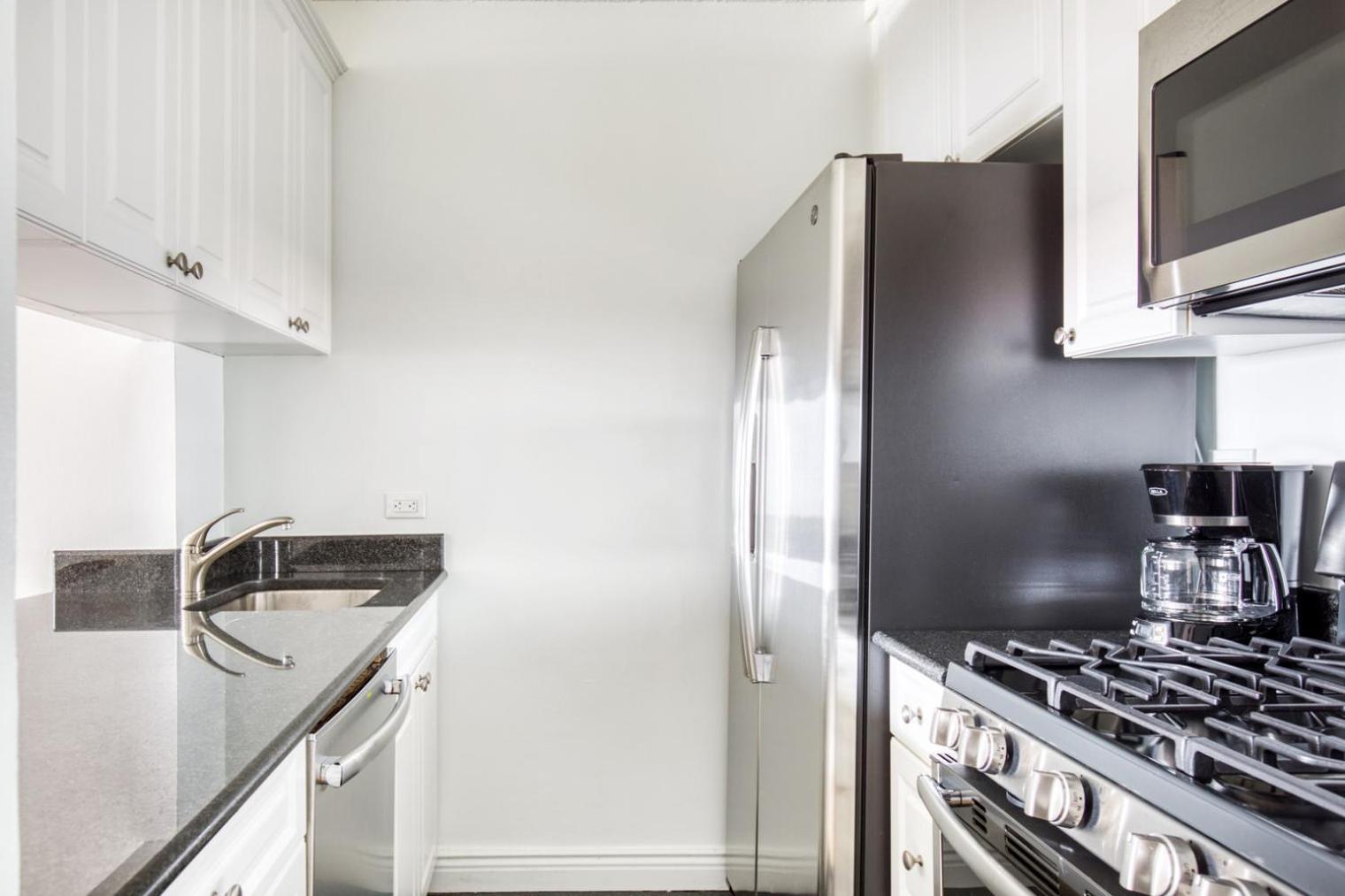 Ues 1br W Gym Pool Doorman Elevator Nr Park Nyc-622 Apartamento